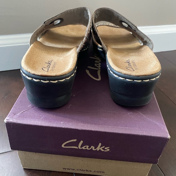 Clarks Pewter Sandals - Picture 6 of 8
